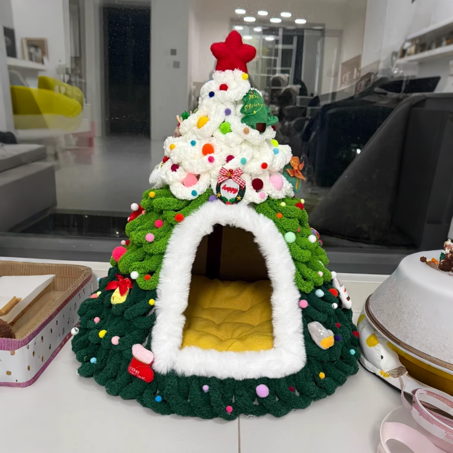DIY Knitted Christmas Tree Cat Bed - Chunky Yarn Pet House for Holiday Atmosphere