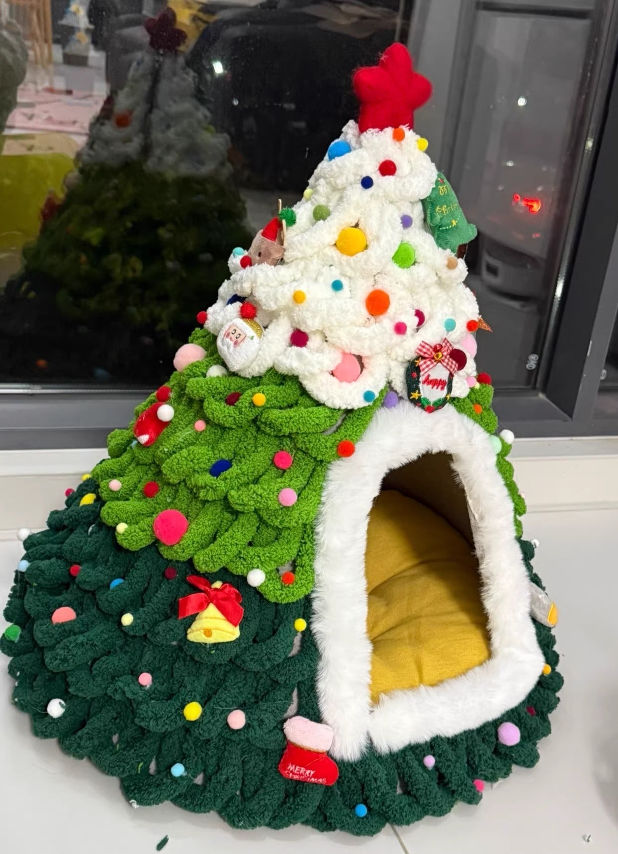 DIY Knitted Christmas Tree Cat Bed - Chunky Yarn Pet House for Holiday Atmosphere