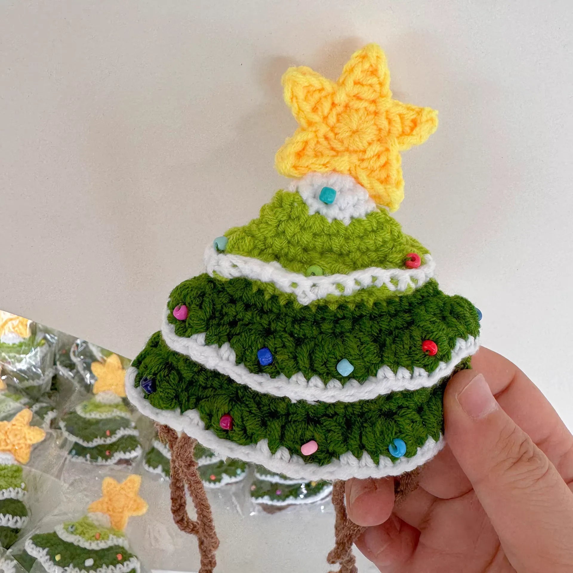 DIY Handmade Christmas Tree Pet Hat - Handknitted Cute Festive Outfit for Cats, Must-Have Holiday Pet Accessory to Celebrate Christmas