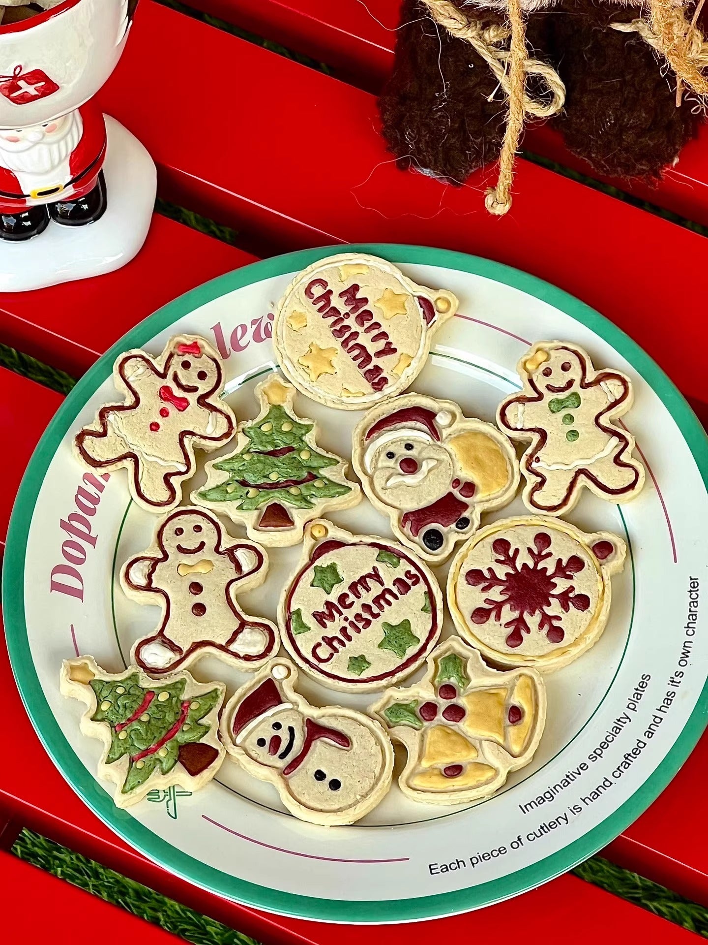 Homemade Christmas Pet Treats - Teeth-Cleaning & Calcium-Rich Snacks for Dogs & Cats