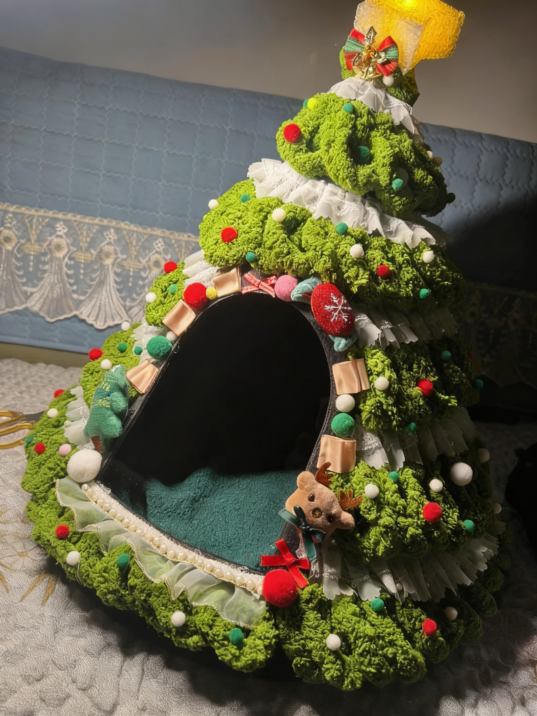 DIY Knitted Christmas Tree Cat Bed - Chunky Yarn Pet House for Holiday Atmosphere