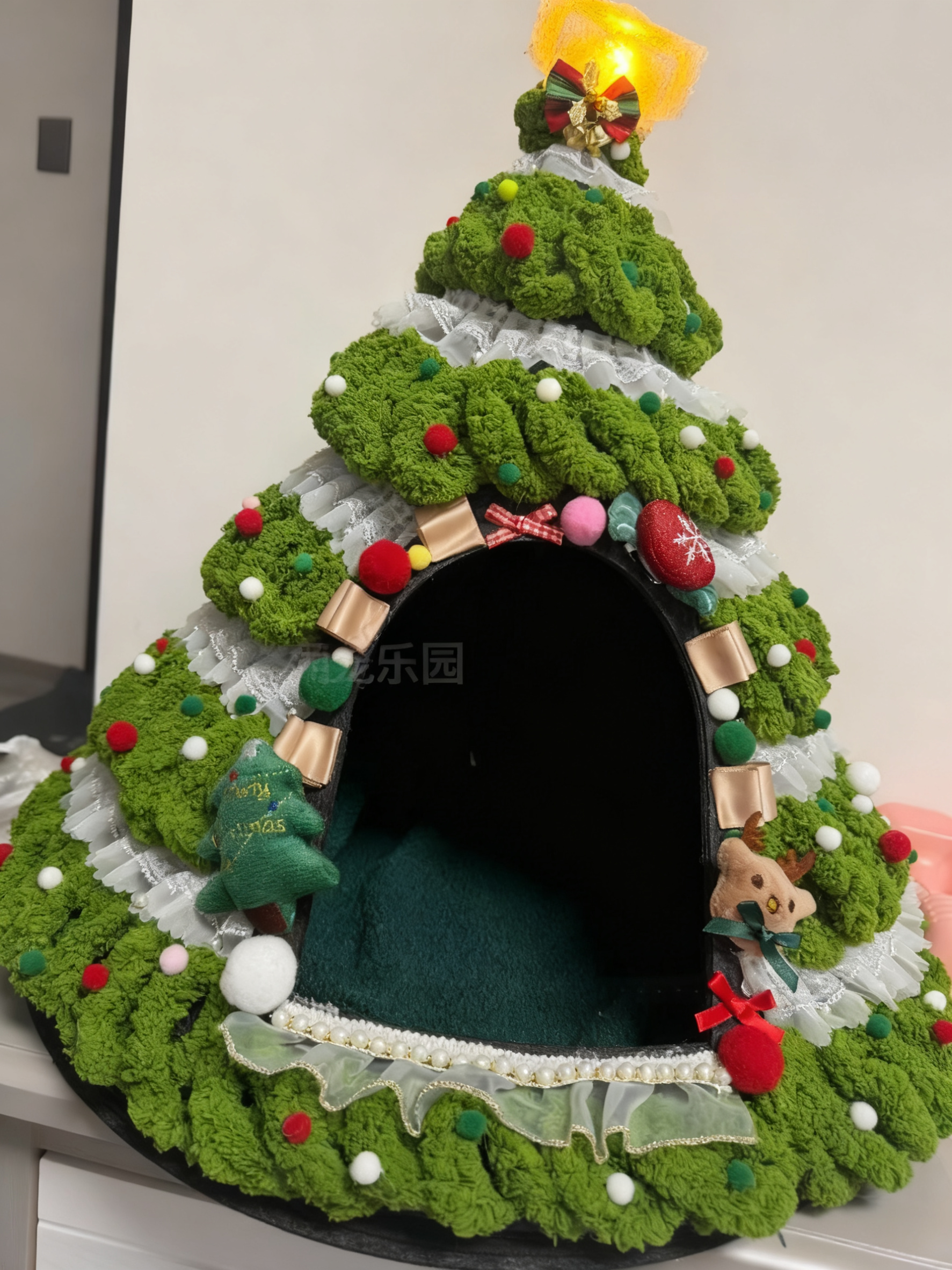 DIY Knitted Christmas Tree Cat Bed - Chunky Yarn Pet House for Holiday Atmosphere