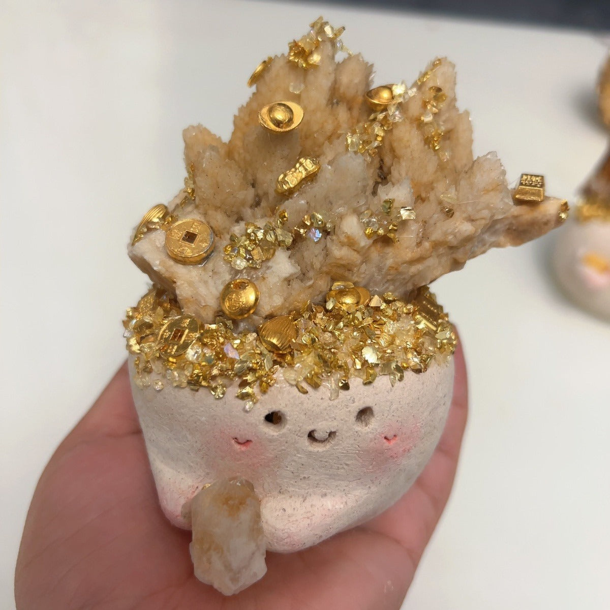 Handmade Hong Kong Small Bean Natural Crystal Raw Stone Desktop Aroma Diffuser Ornament Wealth Attracting Mineral Office Decor Gift For Desk Companion