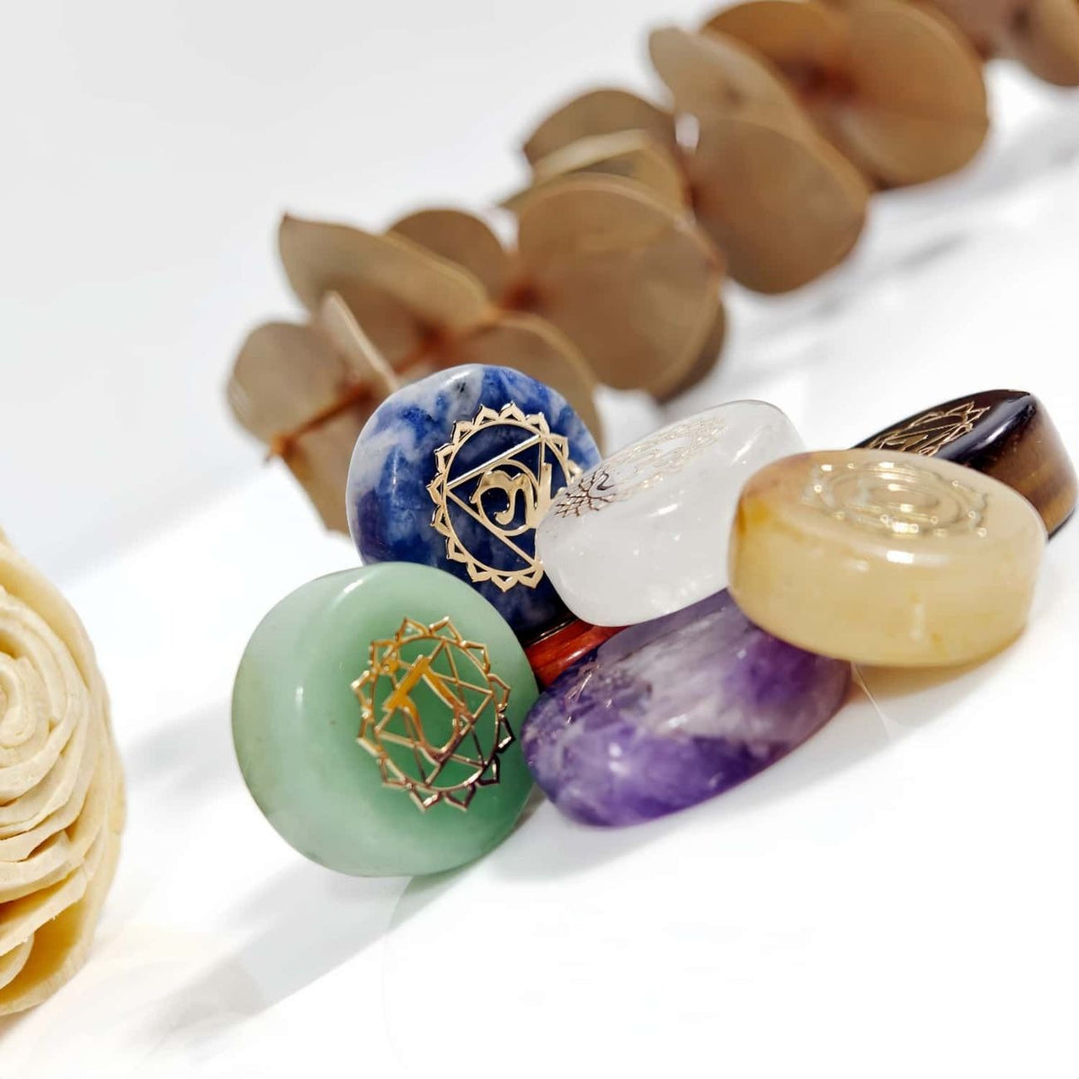 7 Chakra Natural Rough Crystal Palm Stone Set Engraved Sacred Symbols Colorful Mineral Specimens Yoga Meditation Stones