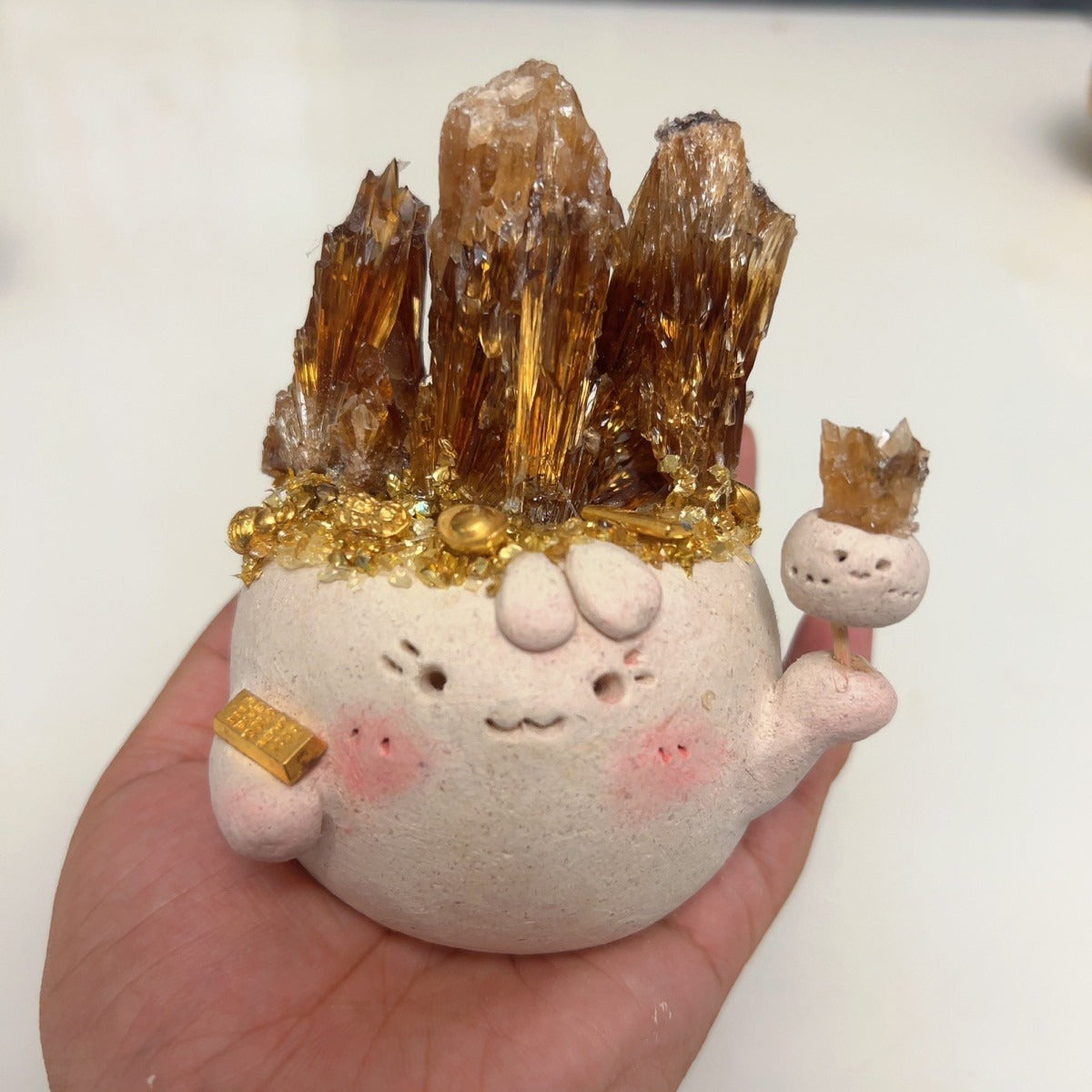 Handmade Hong Kong Small Bean Natural Crystal Raw Stone Desktop Aroma Diffuser Ornament Wealth Attracting Mineral Office Decor Gift For Desk Companion