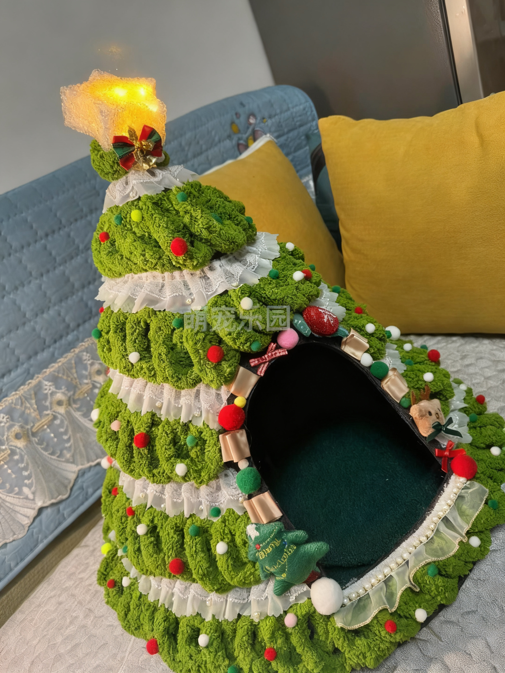 DIY Knitted Christmas Tree Cat Bed - Chunky Yarn Pet House for Holiday Atmosphere