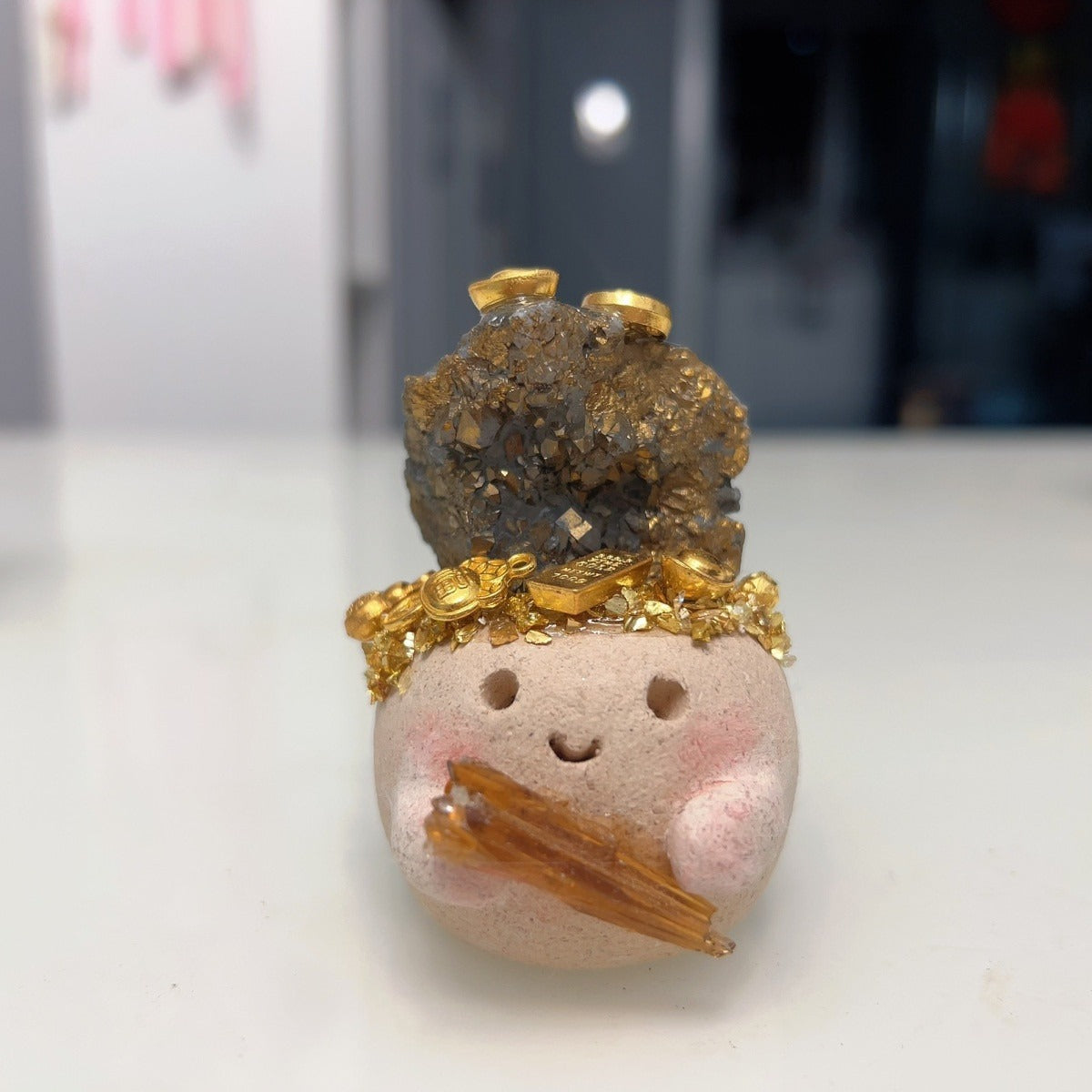 Handmade Hong Kong Small Bean Natural Crystal Raw Stone Desktop Aroma Diffuser Ornament Wealth Attracting Mineral Office Decor Gift For Desk Companion