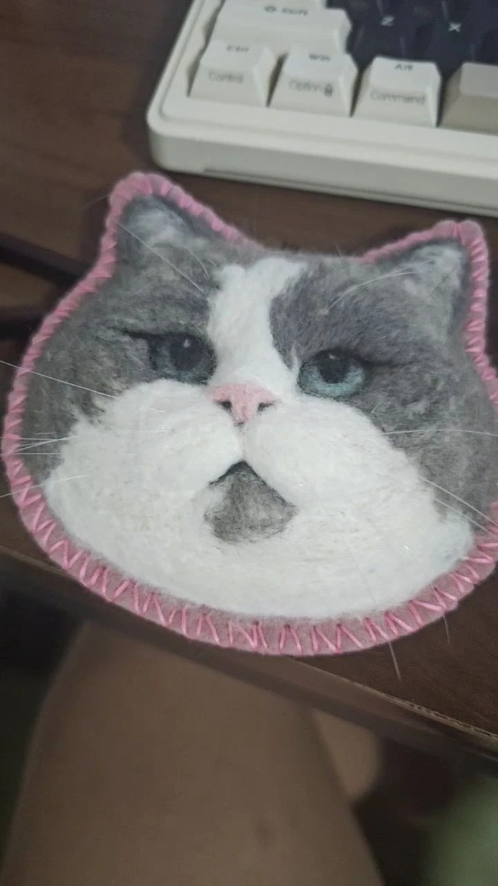 Hand‑Felt Custom Realistic Pet Portrait Keychain Personalized Cat & Dog Memorial Keepsake Handmade Wool Felt Pet Photo Customized Charm Hanging Pendant For Pet Loss Gift