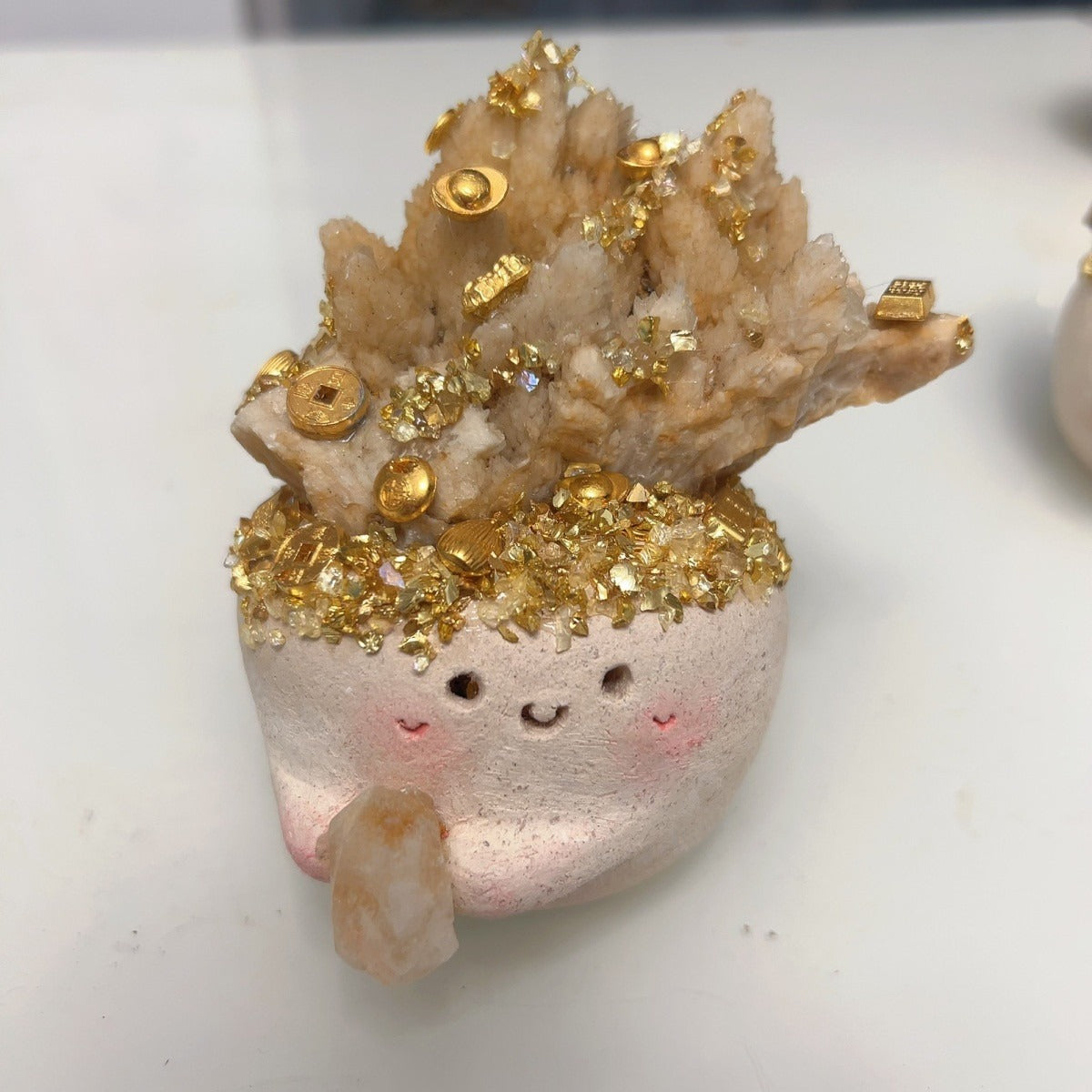 Handmade Hong Kong Small Bean Natural Crystal Raw Stone Desktop Aroma Diffuser Ornament Wealth Attracting Mineral Office Decor Gift For Desk Companion