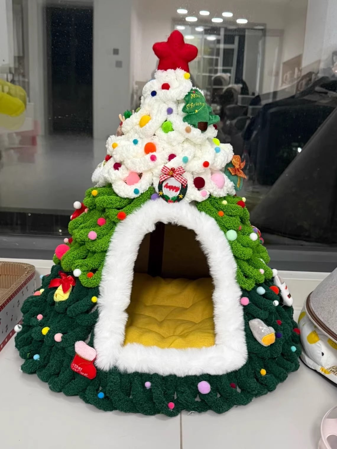 DIY Knitted Christmas Tree Cat Bed - Chunky Yarn Pet House for Holiday Atmosphere